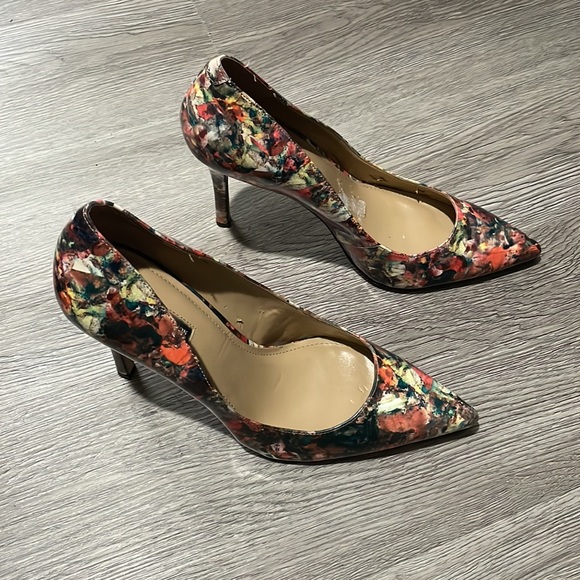 BCBGeneration Floral Close toe Heels - Picture 6 of 11